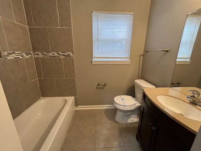 Building Photo - Renovated 4 Bedroom 2 Bath Home for Rent!!