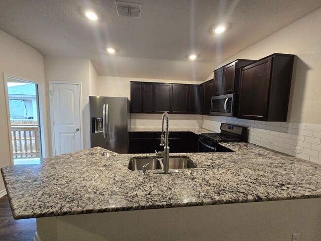 Building Photo - 3 Bedroom 2 Bath 2 Car Garage Open Floor P...