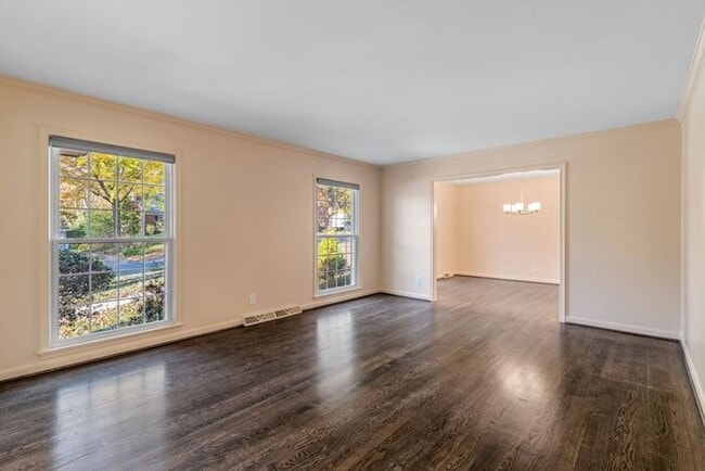 Building Photo - NW, Updated, Wood Floors, SS Appl., Den, D...