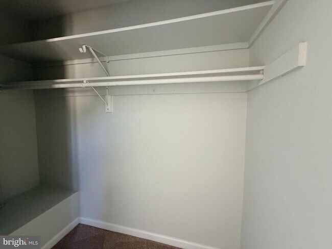 Building Photo - 47 King Henry Cir
