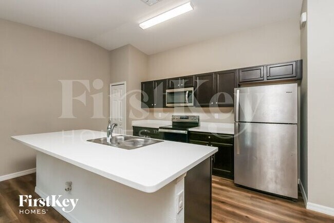 Building Photo - 133 NE 9th Ct