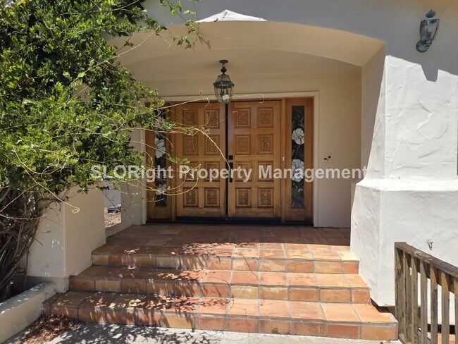 Building Photo - AVAILABLE NOW - 3 Bed/2.5 Bath Atascadero Home expansive property