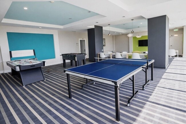 Building Photo - 600 NE 27th St