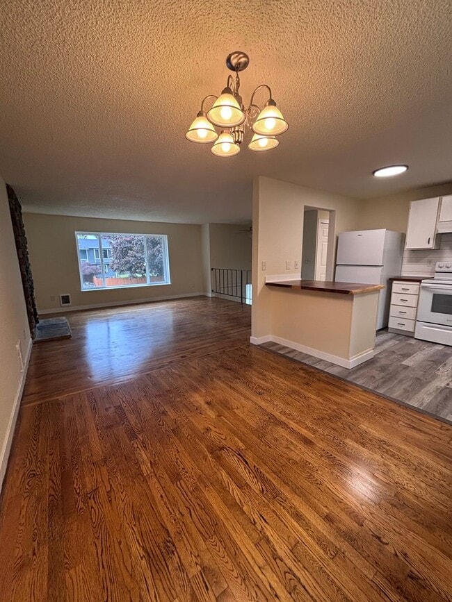 Building Photo - Desired NE Tacoma Community