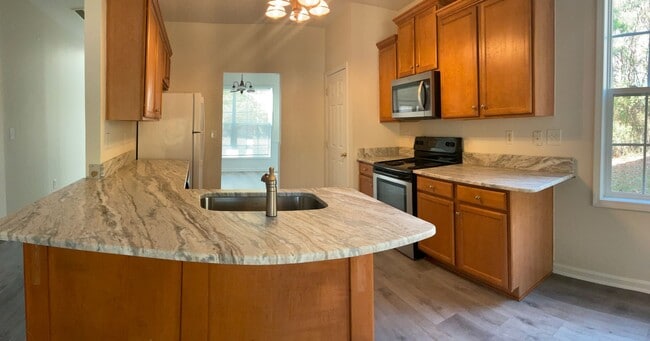 Building Photo - Quiet Neighborhood- Large family living!