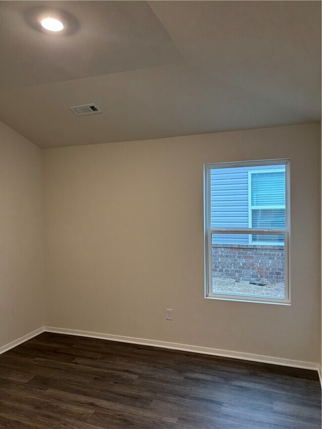 Building Photo - 6608 NW Altus St