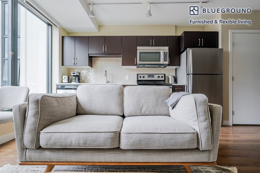 Building Photo - 45 Stuart St