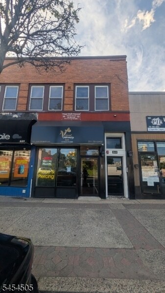 Building Photo - 557 Broadway
