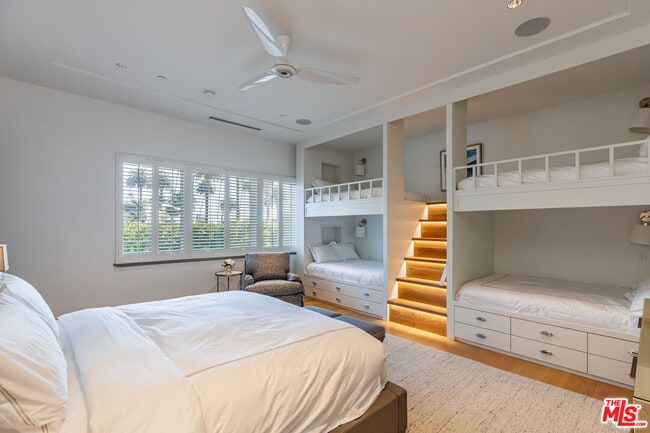 Building Photo - 618 N Beverly Dr