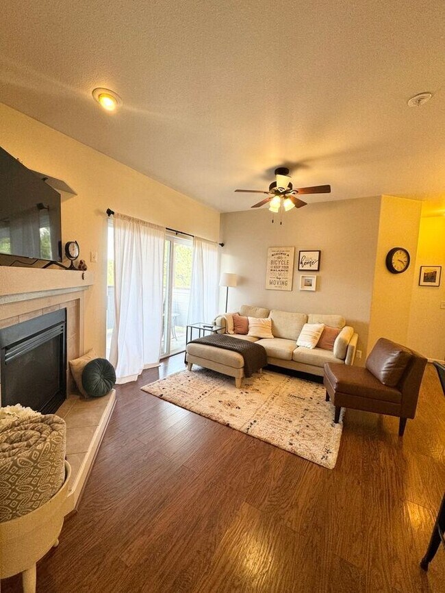 Building Photo - 2 Bedroom, 2 Bathroom Condo In Fort Collins with Pool and Clubhouse Access! $500 deposit. Great L...