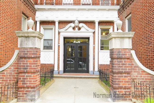 Building Photo - 1565 E 14th St