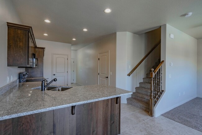 Building Photo - Townhome available in Millcreek Springs with a community pool!