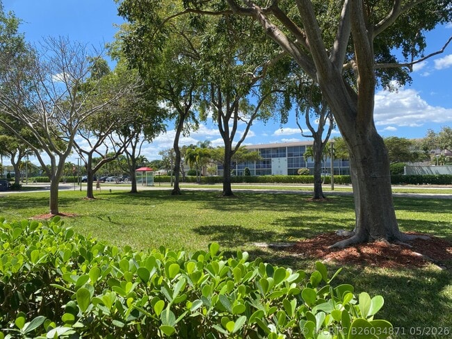 Building Photo - 256 Mansfield G