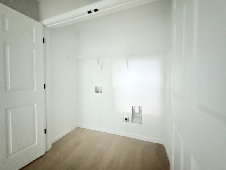 Building Photo - 159 Brad St