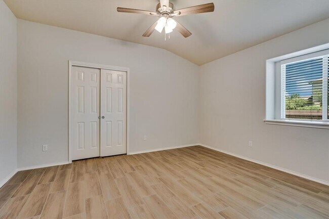 Building Photo - 1213 Hensley Dr