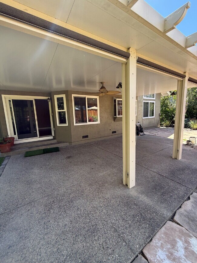 Building Photo - Beautiful 4 Bedroom, 3 Bathroom Pleasanton Home with 3-Car Garage & Large Backyard