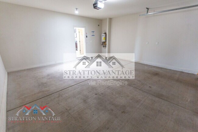 Building Photo - 43620 W Mescal Dr