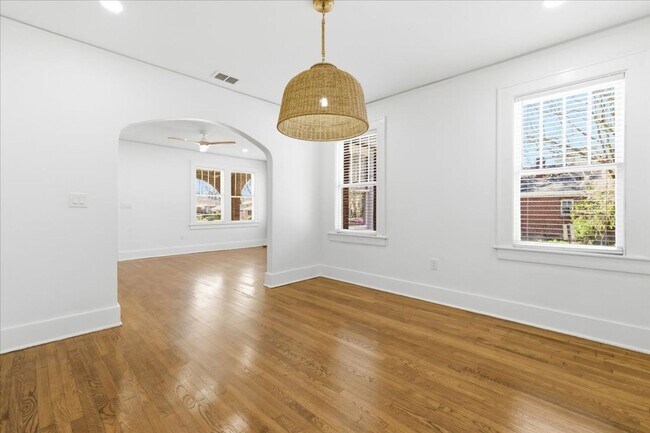 Building Photo - Move-In Ready 3BR/1.5BA Home with Private Backyard