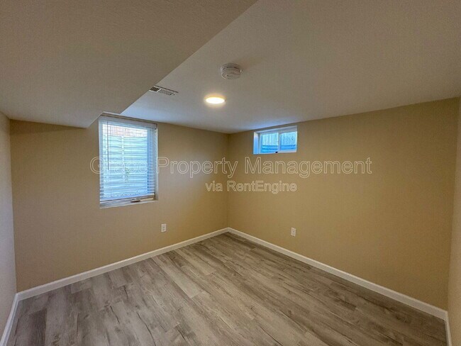 Building Photo - 4925 Clay St