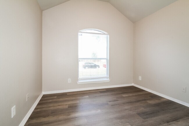 Building Photo - 3905 Penny Dr