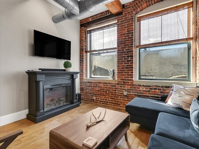 Building Photo - 281 Essex St