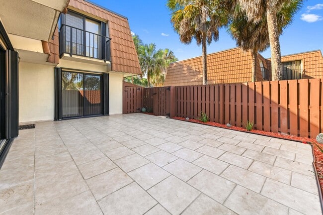 Building Photo - 146 Heritage Way