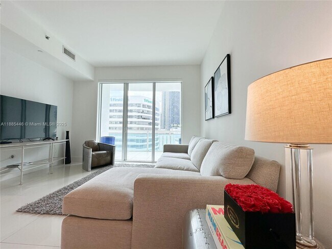 Building Photo - 950 Brickell Bay Dr