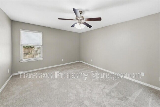 Building Photo - 733 River Hill Ln