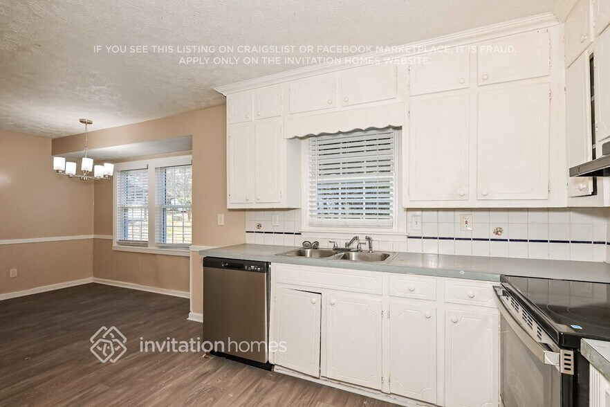 Building Photo - 247 Sandra Dr NW