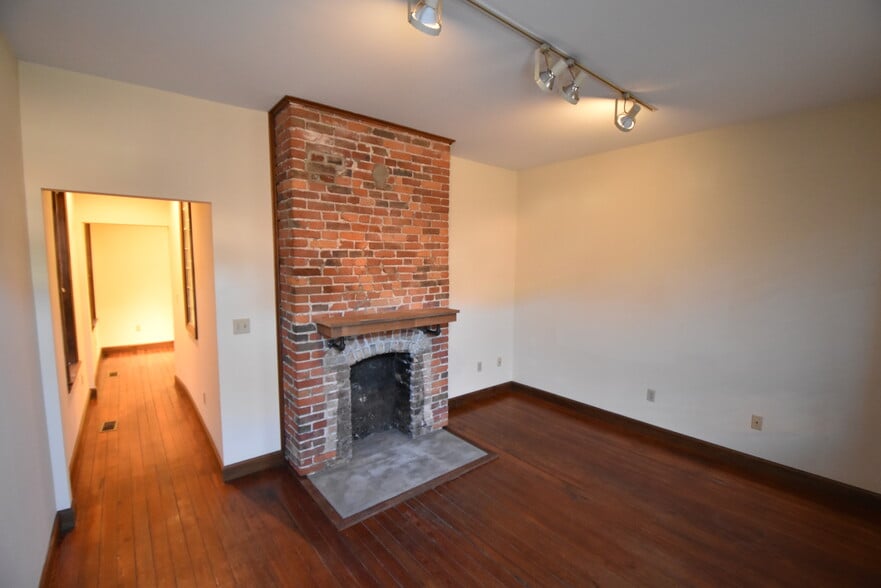 Living Room - 39 E Russell St