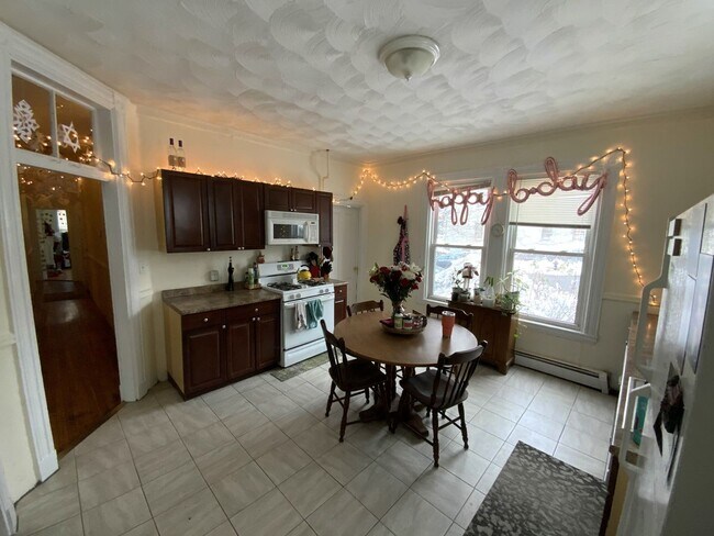 Building Photo - HOT MISSION HILL LISTING!!!!