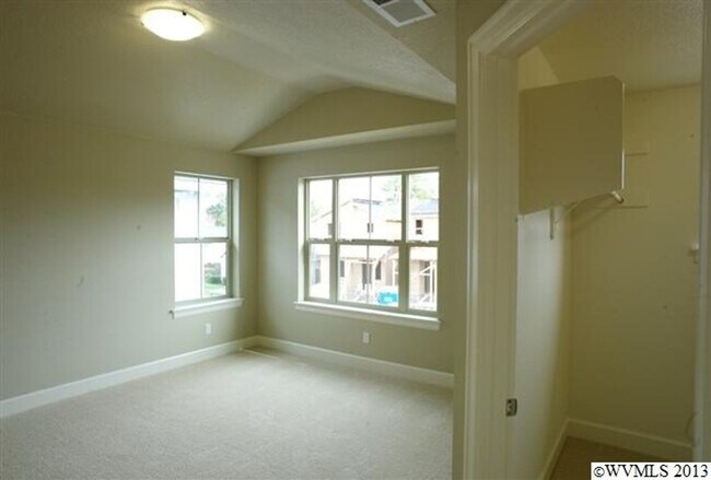 Building Photo - 3 bedroom plus den in Willamette Landing for $2895 per month