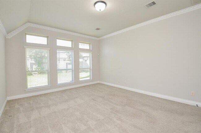 Building Photo - 27011 Cliff Pointe Ln