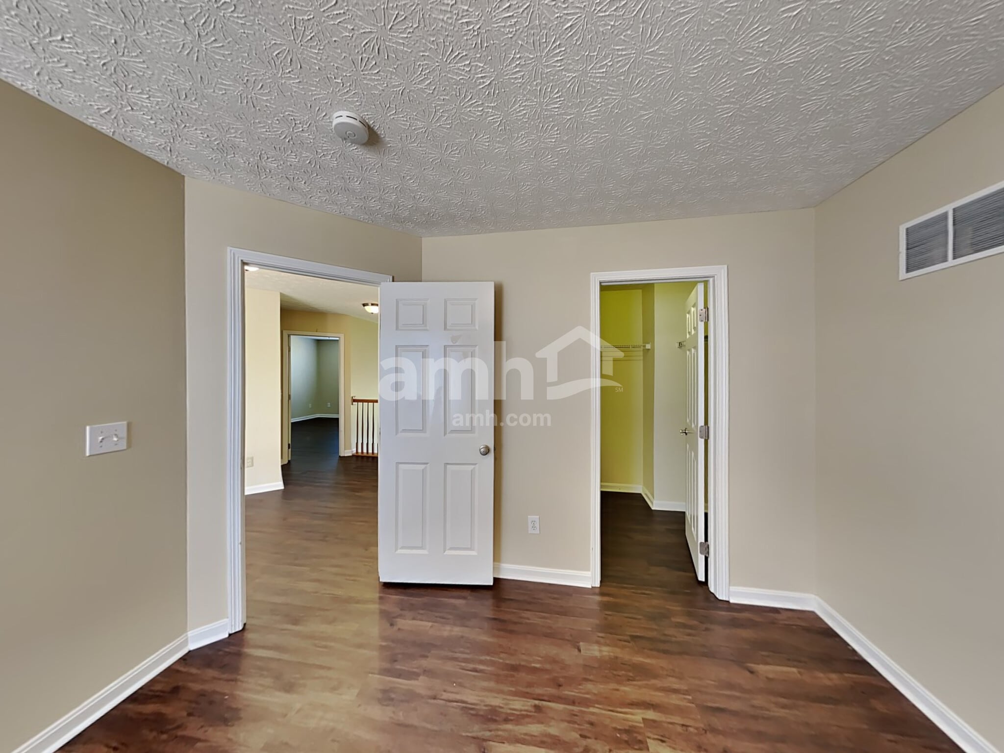 Building Photo - 10136 Corona Ln