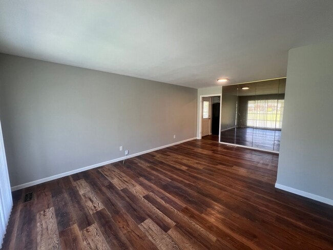 Building Photo - Spacious 4-Bedroom Home in Highly Desirabl...