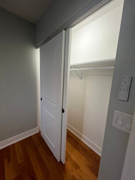 Building Photo - 1041 Cove Dr