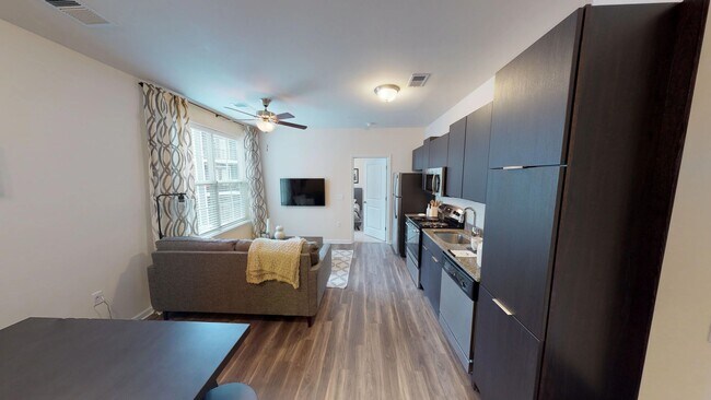 Building Photo - A0 | 1 Bed 1 Bath | 563 sf | $1500-$1770 |...