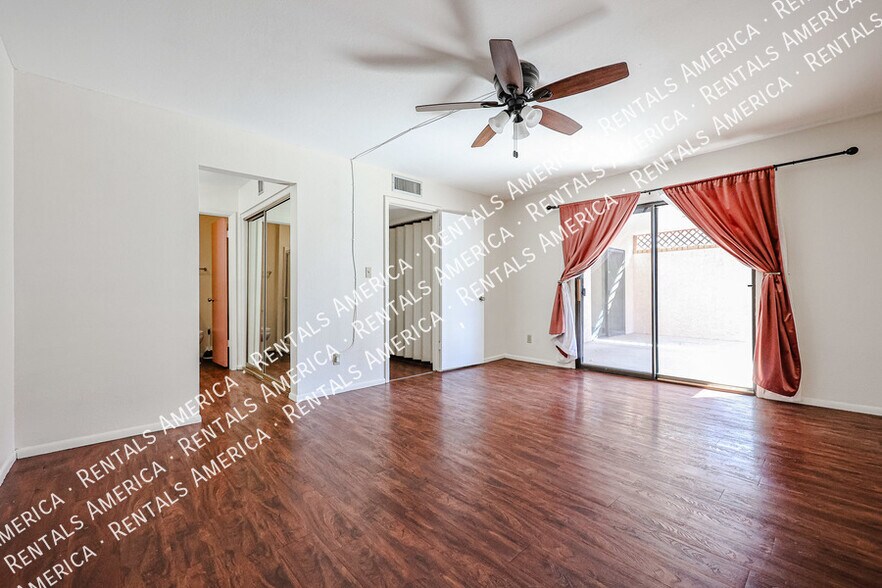 Building Photo - 953 N Revere