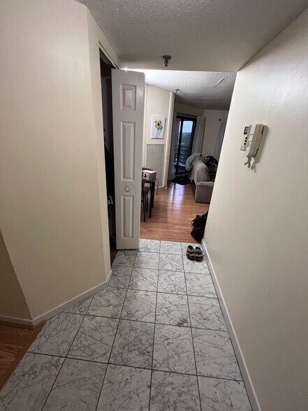 Building Photo - 153 Kelton St