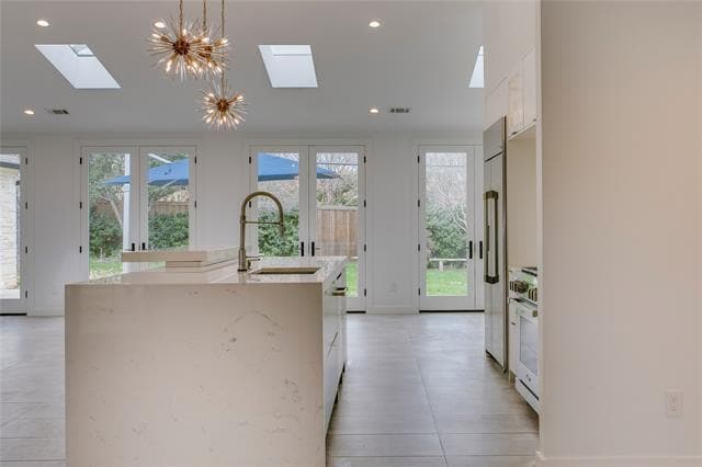 Building Photo - 2045 Marydale Rd