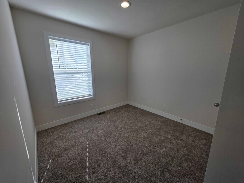 Building Photo - 4393 Hemlock Loop