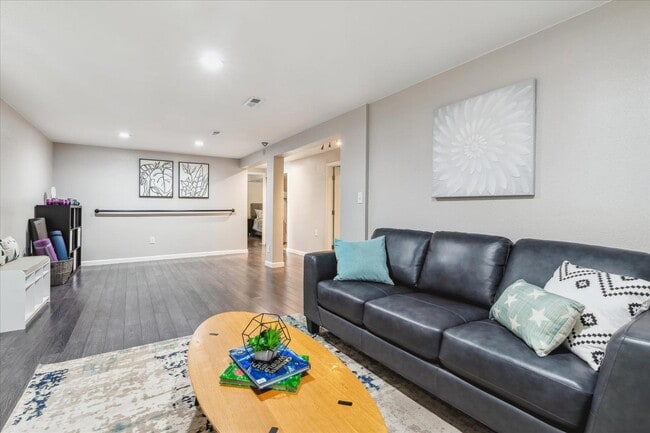 Building Photo - 3306 S Kittredge St