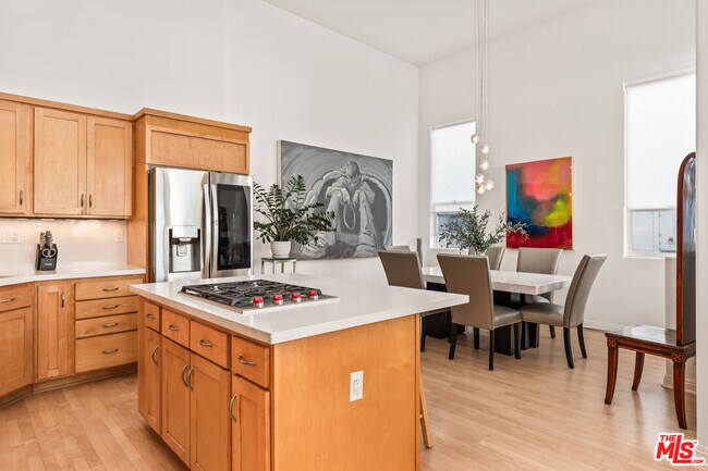Building Photo - 502 Rosecrans Ave