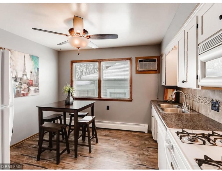 Building Photo - 136 7th Ave S