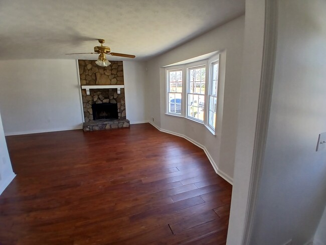 Building Photo - 1518 Biffle Rd