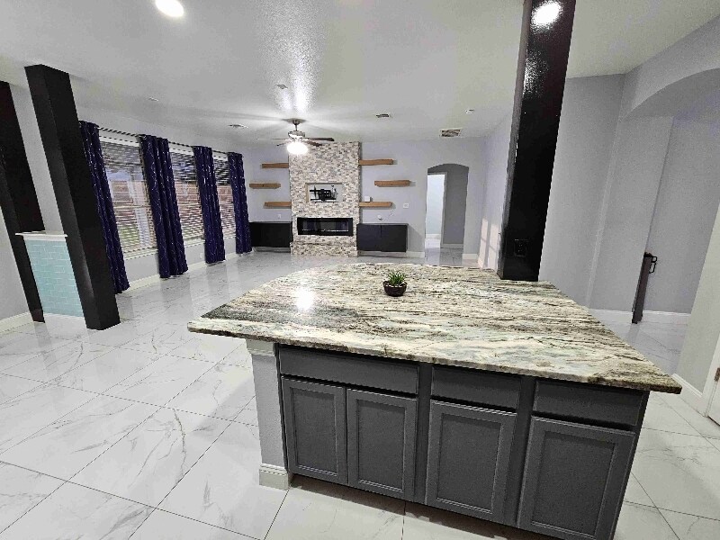 Building Photo - 204 Frontier Cove