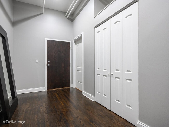 Building Photo - 360 W Illinois St