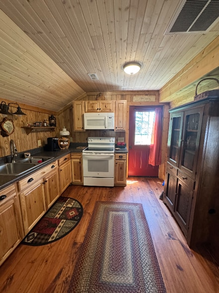 Building Photo - 369 Lawson Rd