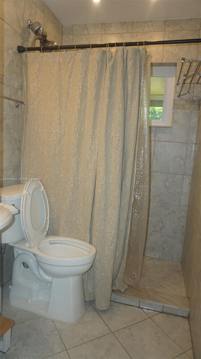 Building Photo - 853 NE 37th St