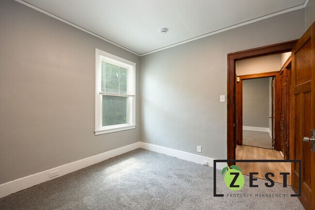 Building Photo - 4055 Beniteau St